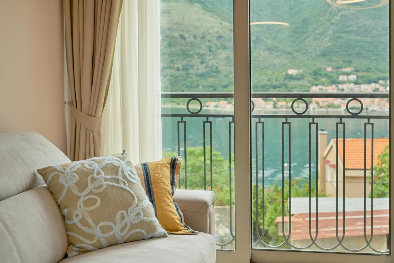 2Montenegro Limeta Apartments With Pool Котор Екстериор снимка