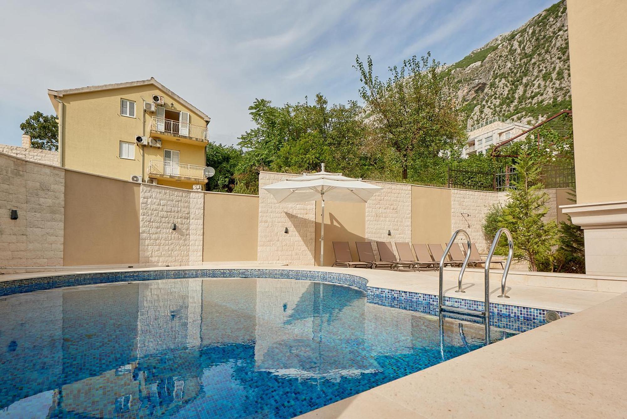 2Montenegro Limeta Apartments With Pool Котор Екстериор снимка